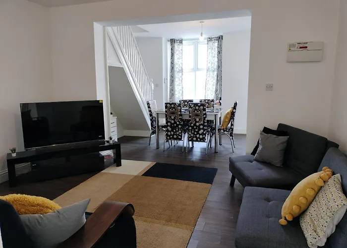 Bright Spacious Double Room, Next To Underground Station