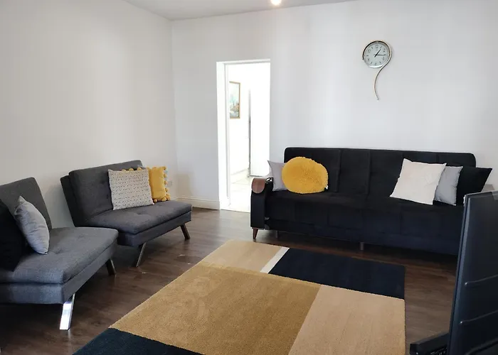 Bright Spacious Double Room, Next To Underground Station