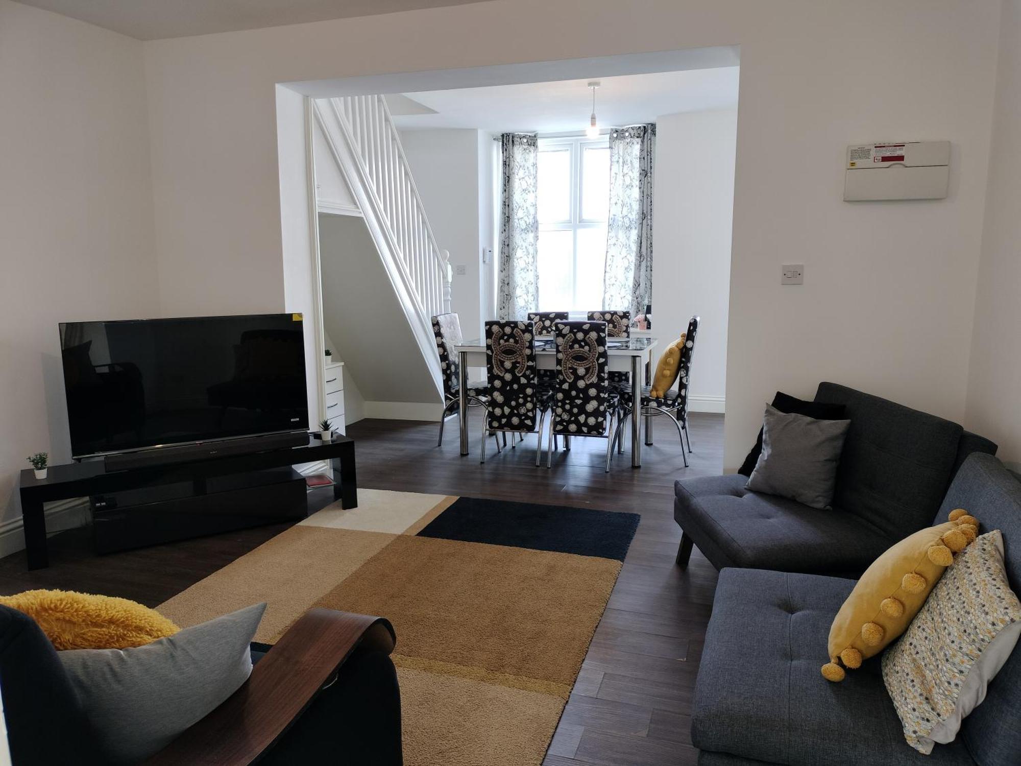 Bright Spacious Double Room, Next To Underground Station Homestay