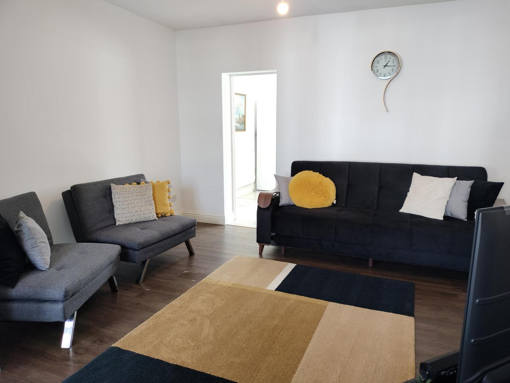 Bright Spacious Double Room, Next To Underground Station Homestay