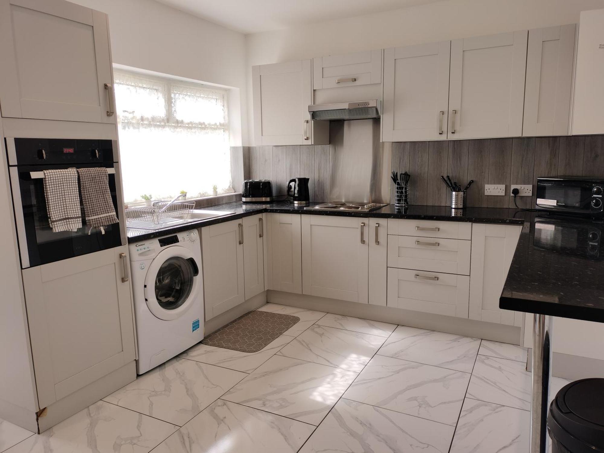 Bright Spacious Double Room, Next To Underground Station Abbey Wood