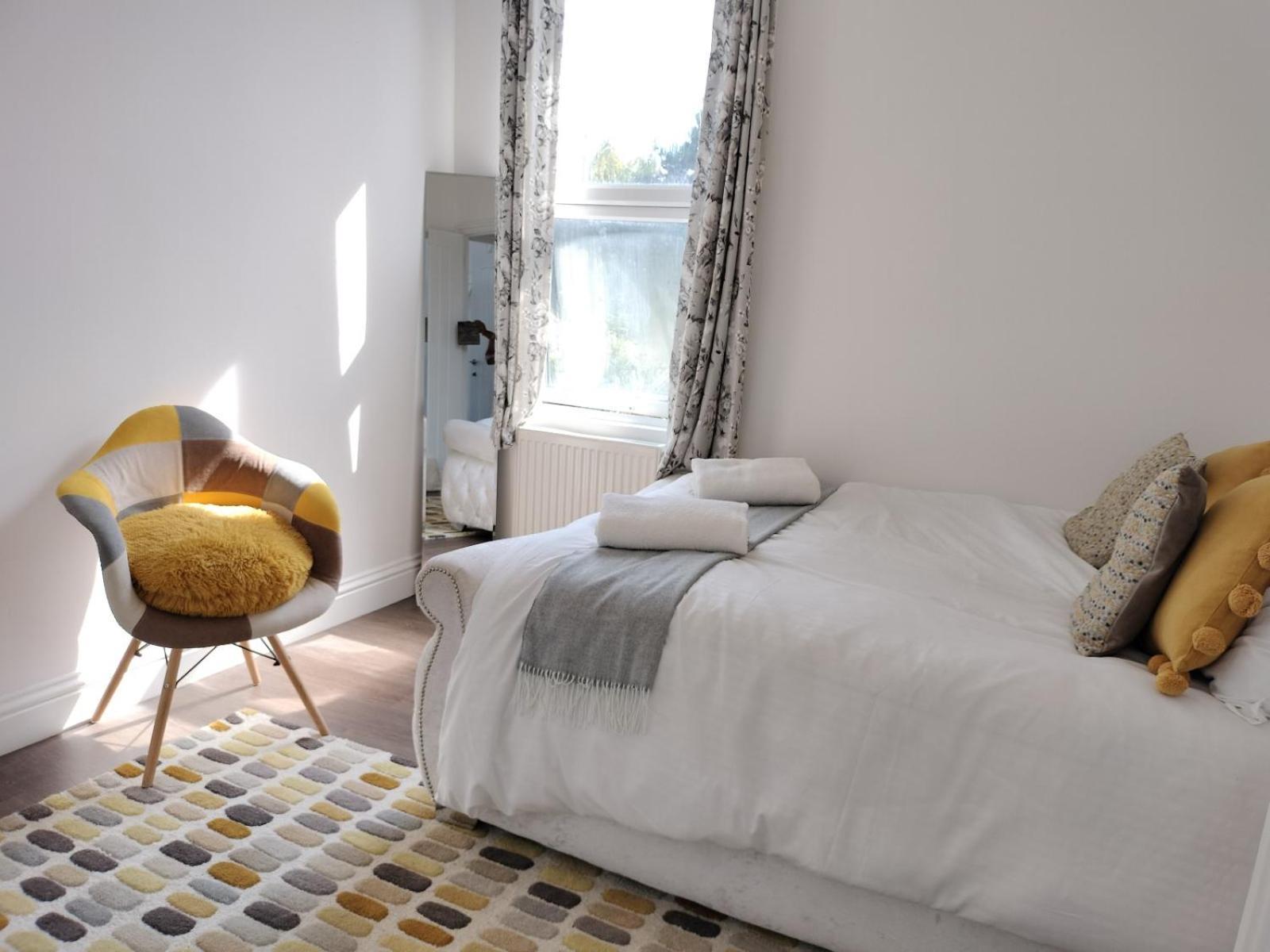 Bright Spacious Double Room, Next To Underground Station * Abbey Wood