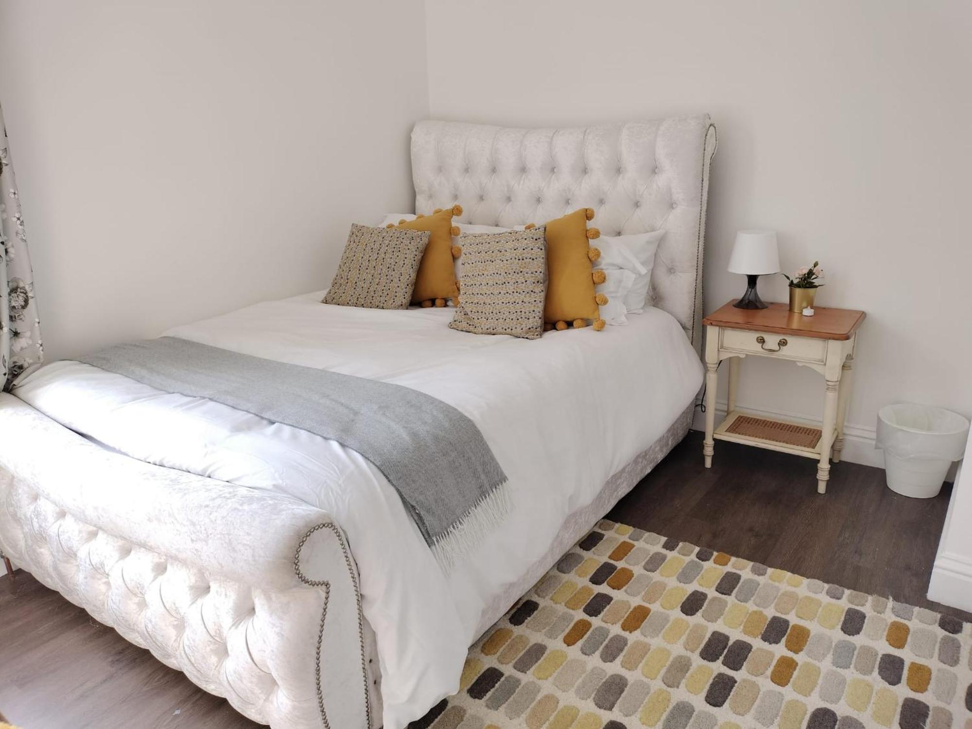 Bright Spacious Double Room, Next To Underground Station